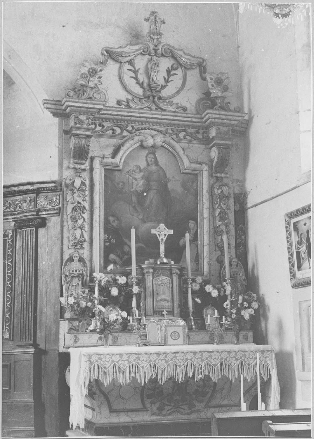 Autel, retable, gradin d'autel, tabernacle, tableau : l'Institution du rosaire