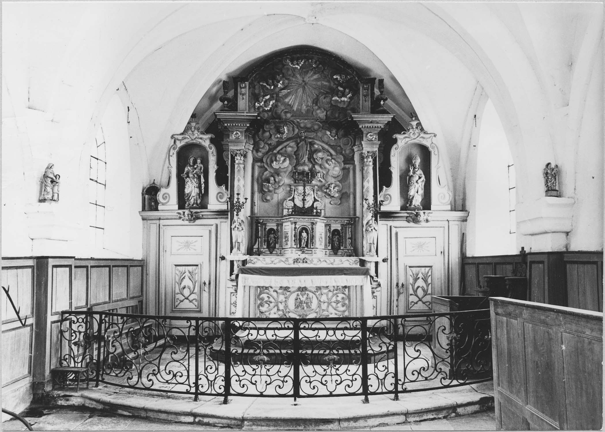 autel, retable, tabernacle, 2 statues, 2 niches (maître-autel) : Vierge à l'Enfant, Saint Martin