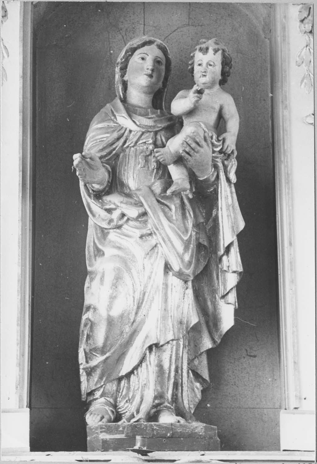 statue : Vierge à l'Enfant