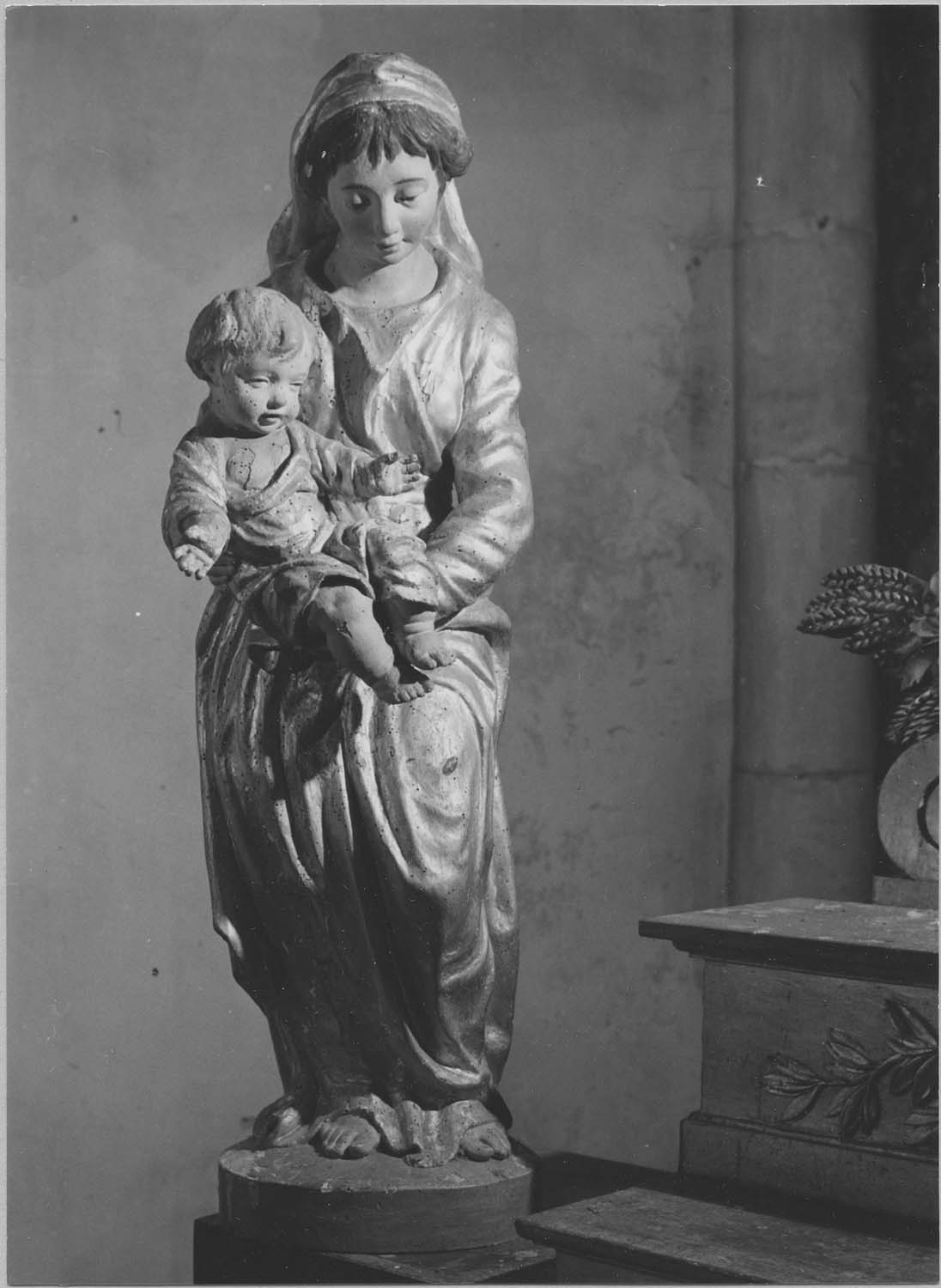 statue : Vierge à l'Enfant