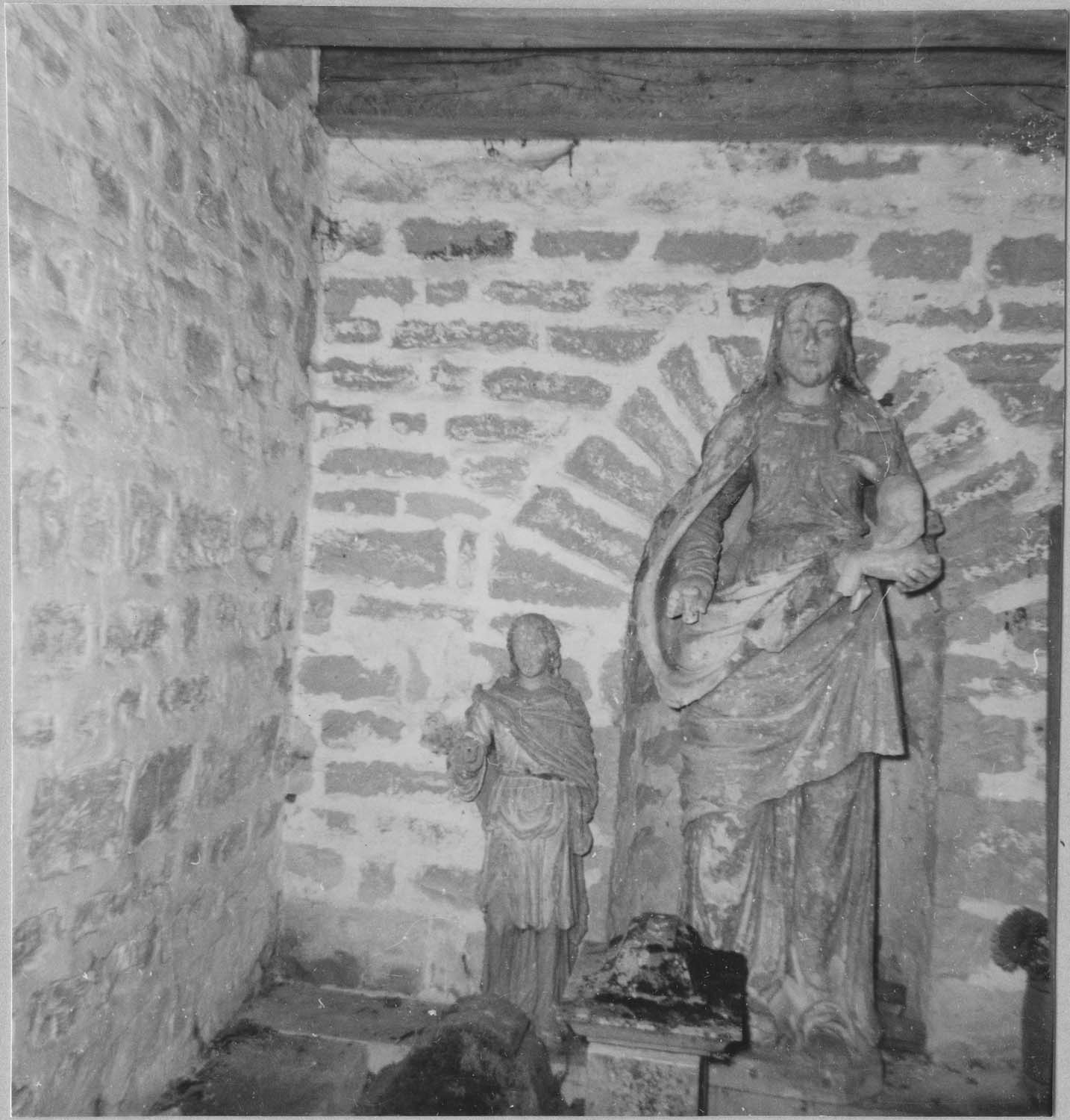 statue : Vierge à l'Enfant