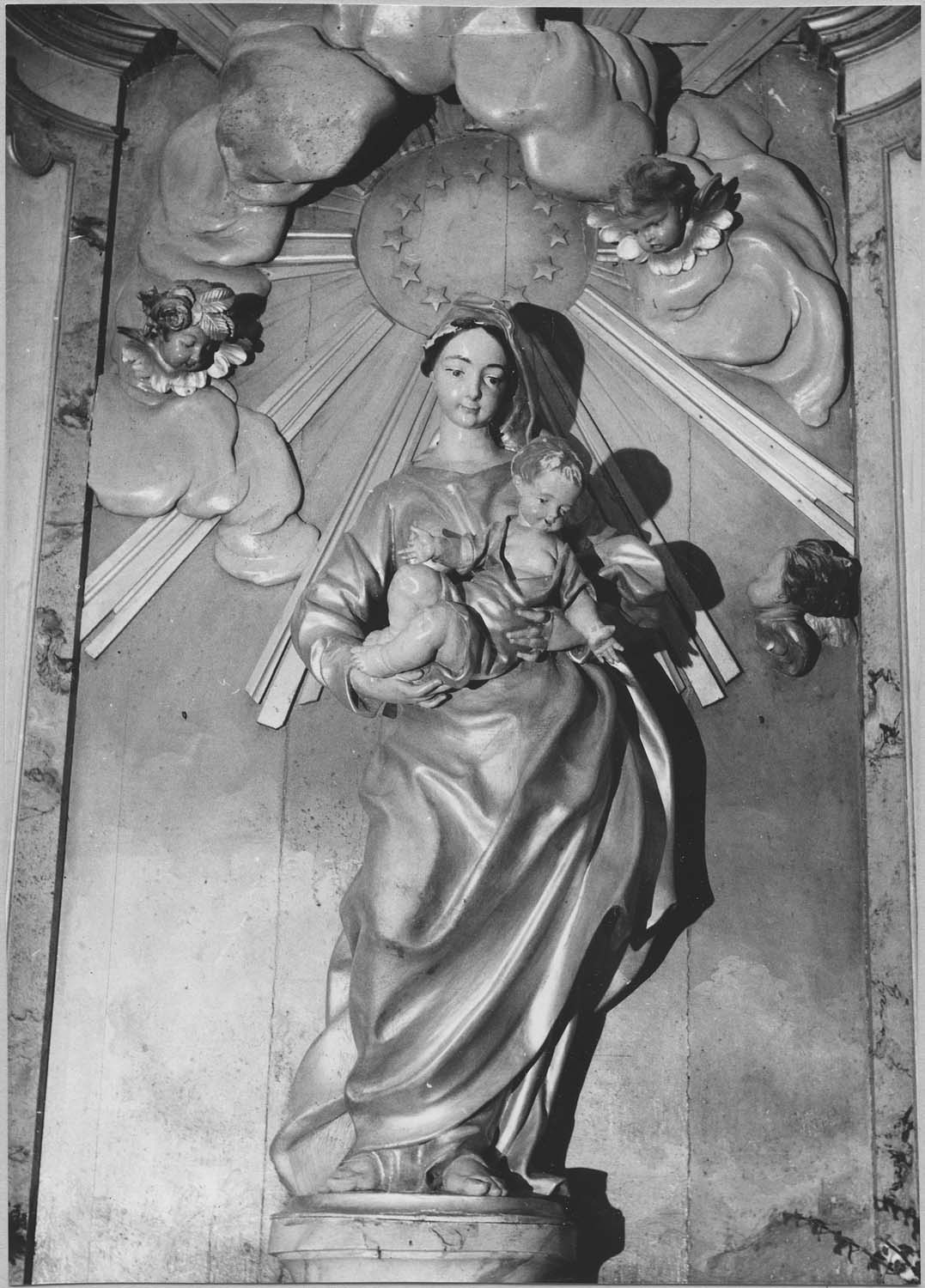 statue : Vierge à l'Enfant