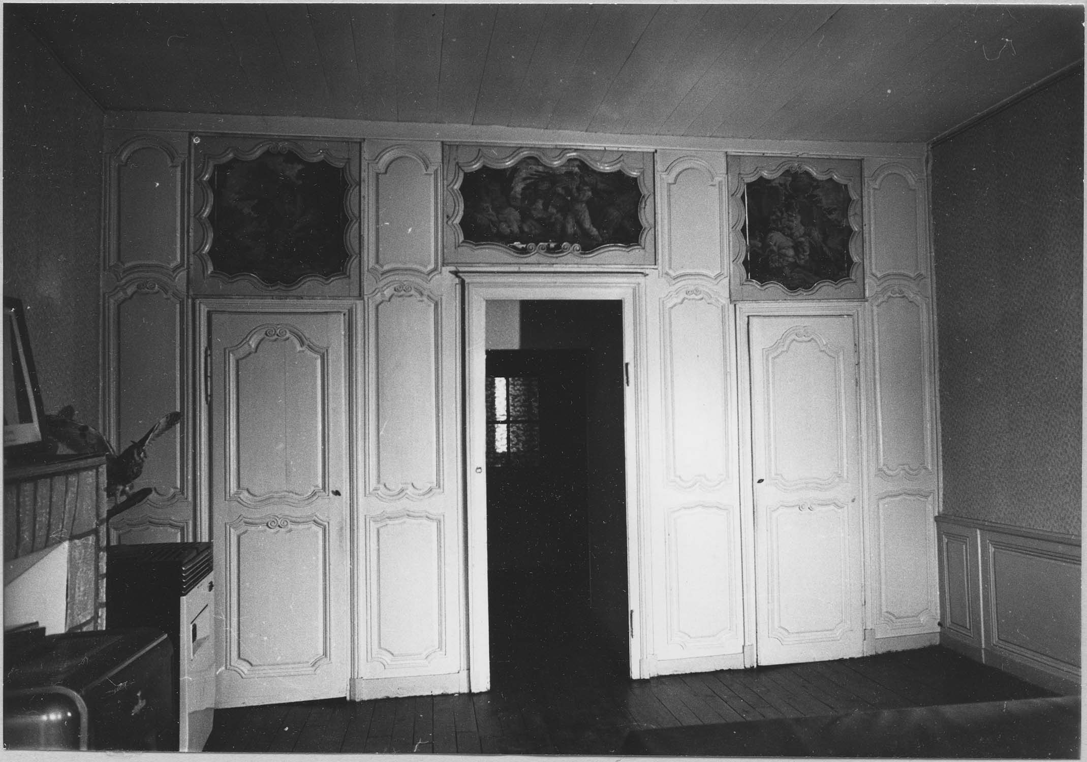 lambris de revêtement,dessus-de-porte : Amour