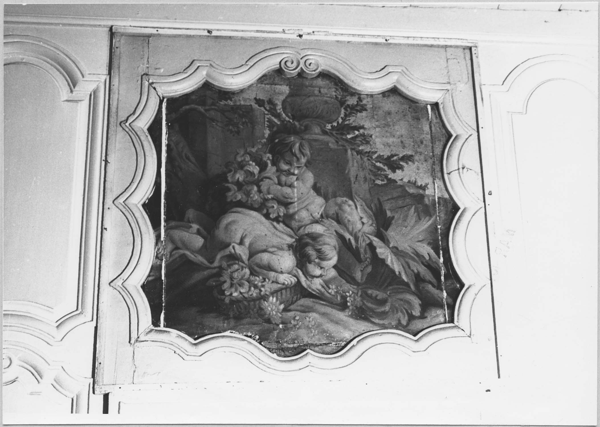 lambris de revêtement,dessus-de-porte : Amour