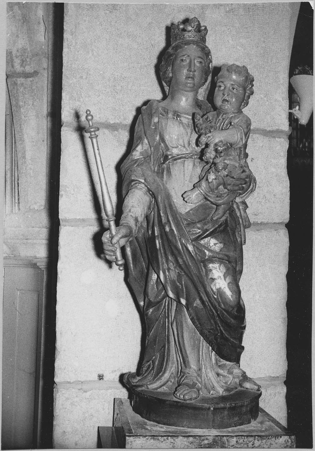 Statue : Vierge à l'Enfant