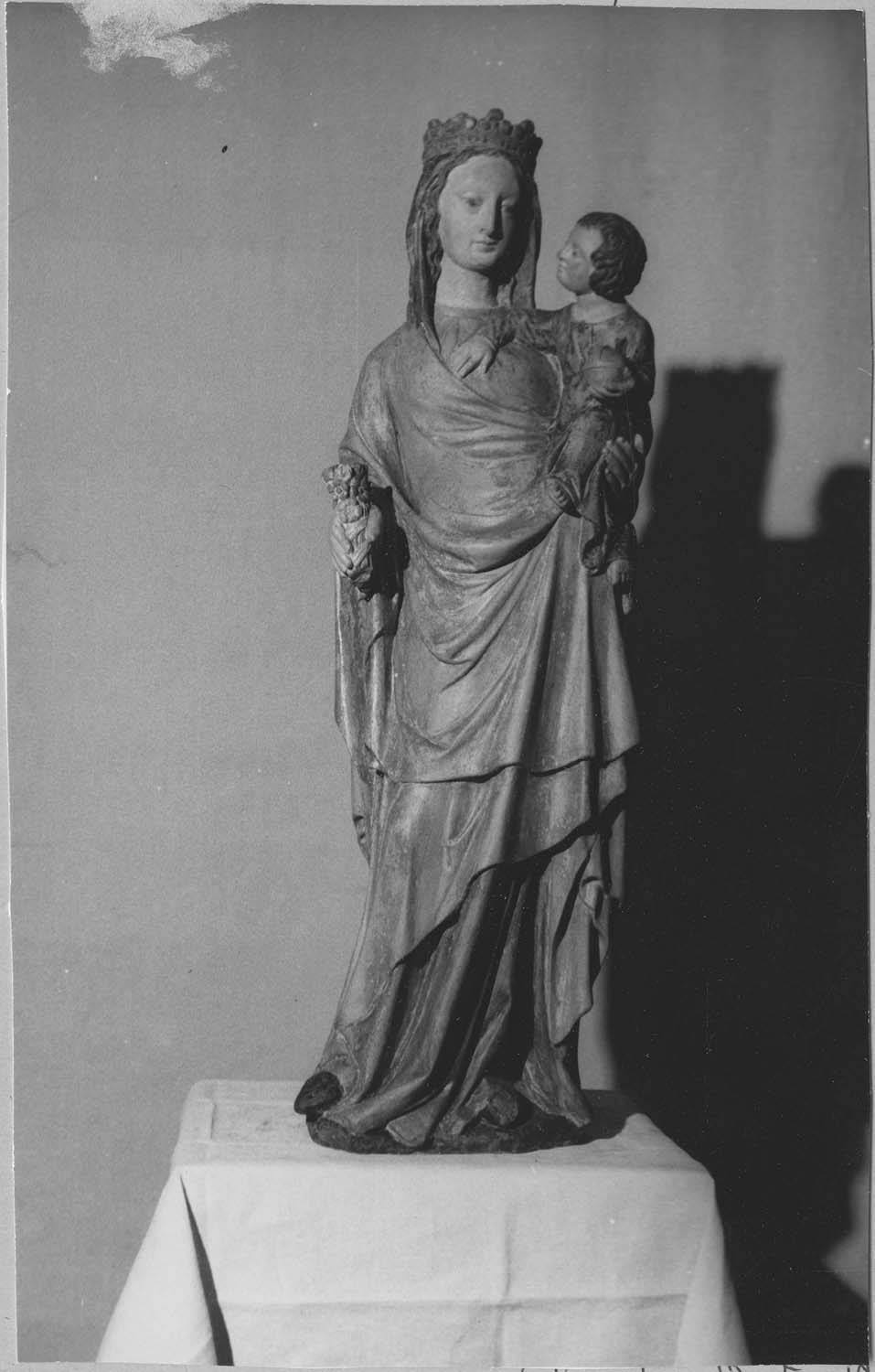 statue : Vierge à l'Enfant