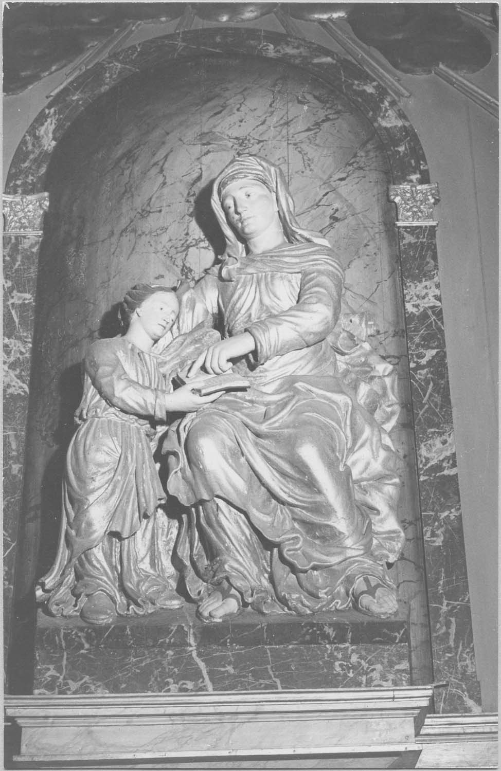 groupe sculpté : Sainte Anne et la Vierge - © Ministère de la Culture (France), Médiathèque du patrimoine et de la photographie, diffusion RMN-GP