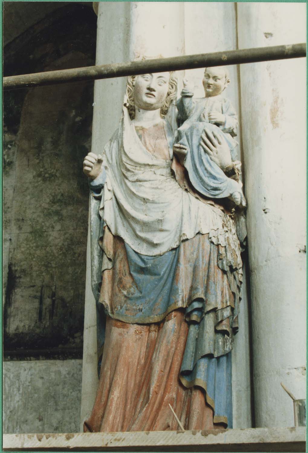 Statue : Vierge à l'Enfant