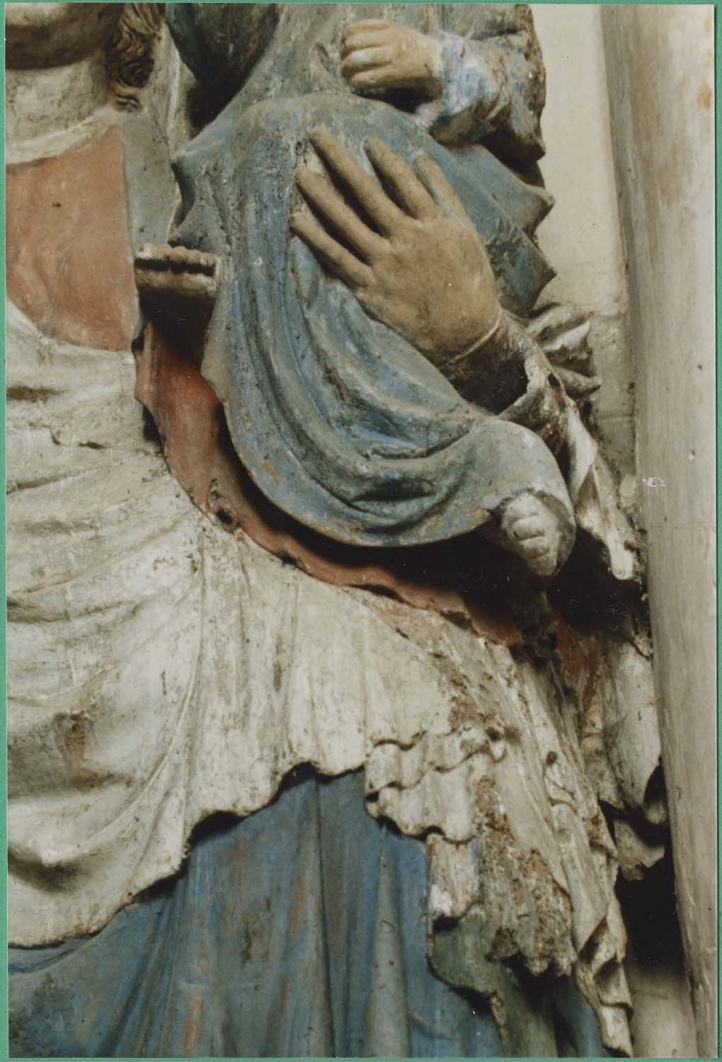 statue : Vierge à l'Enfant