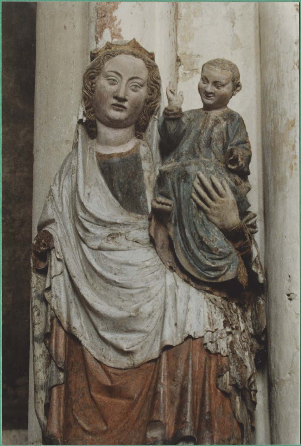 statue : Vierge à l'Enfant