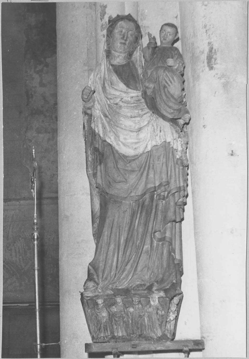 statue : Vierge à l'Enfant