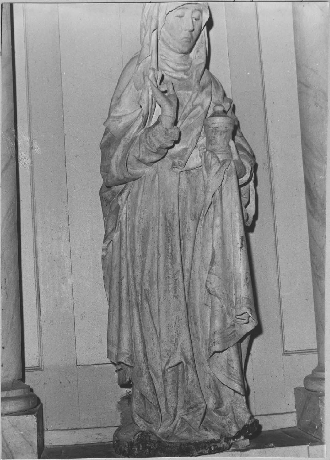 statue : Sainte Madeleine