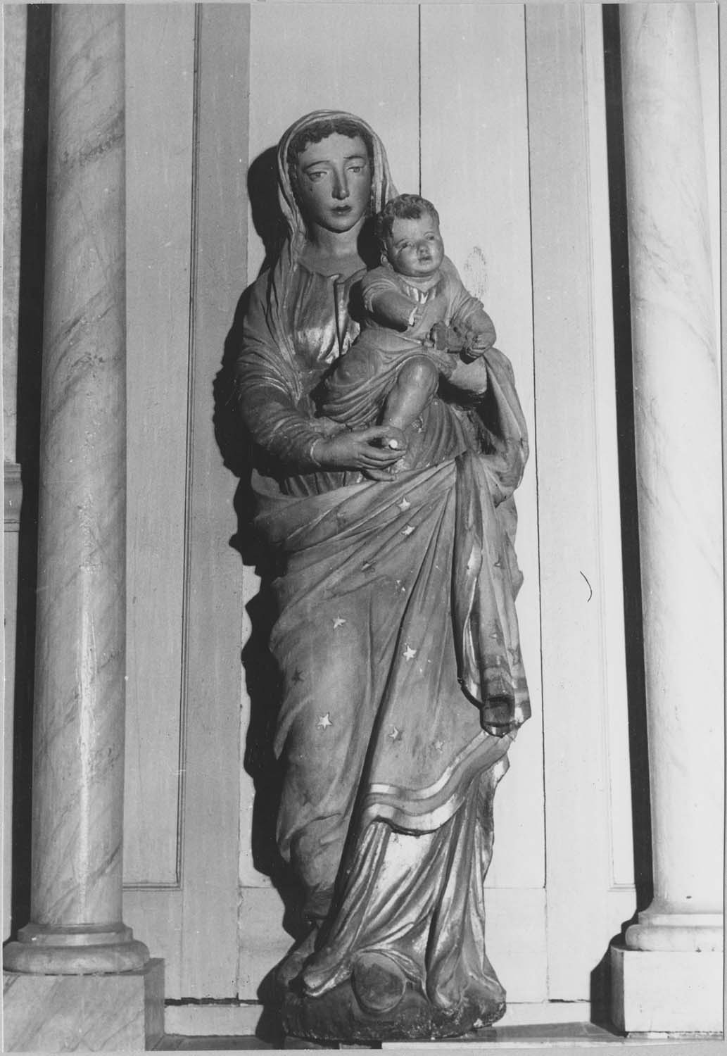 statue : Vierge à l'Enfant