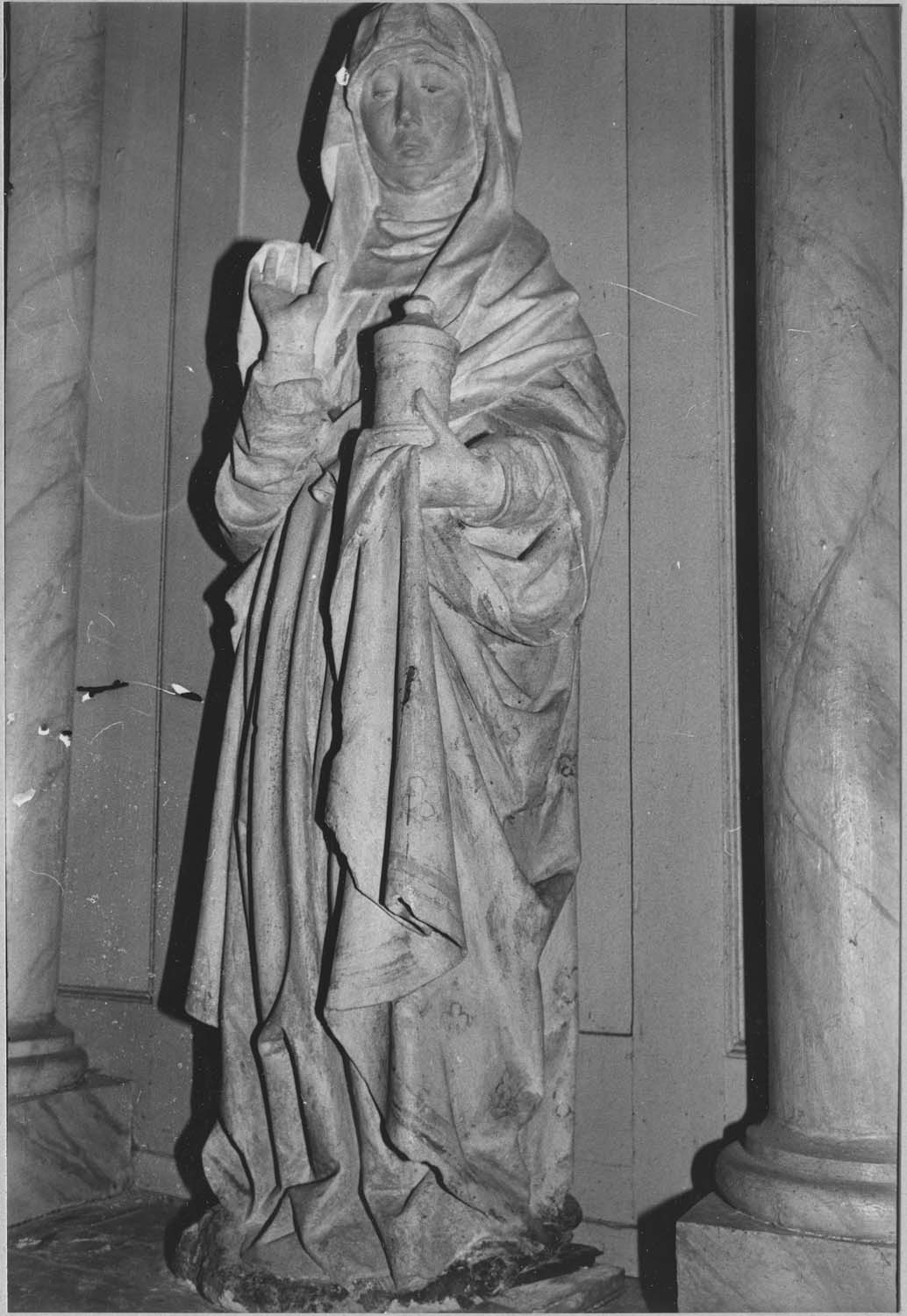 statue : Sainte Madeleine