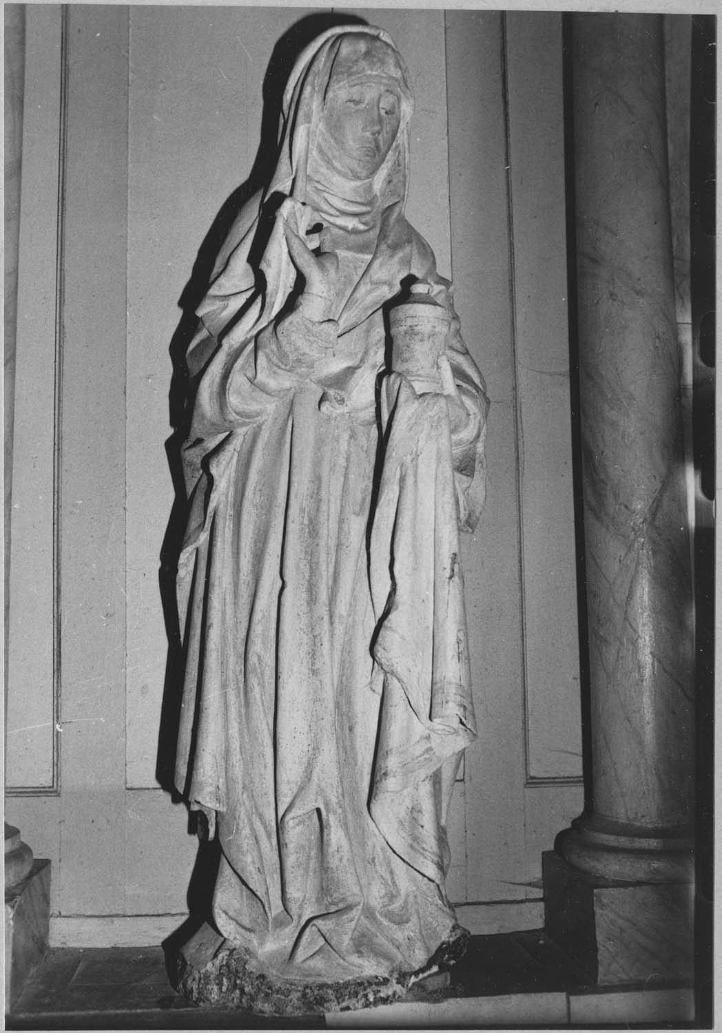 statue : Sainte Madeleine