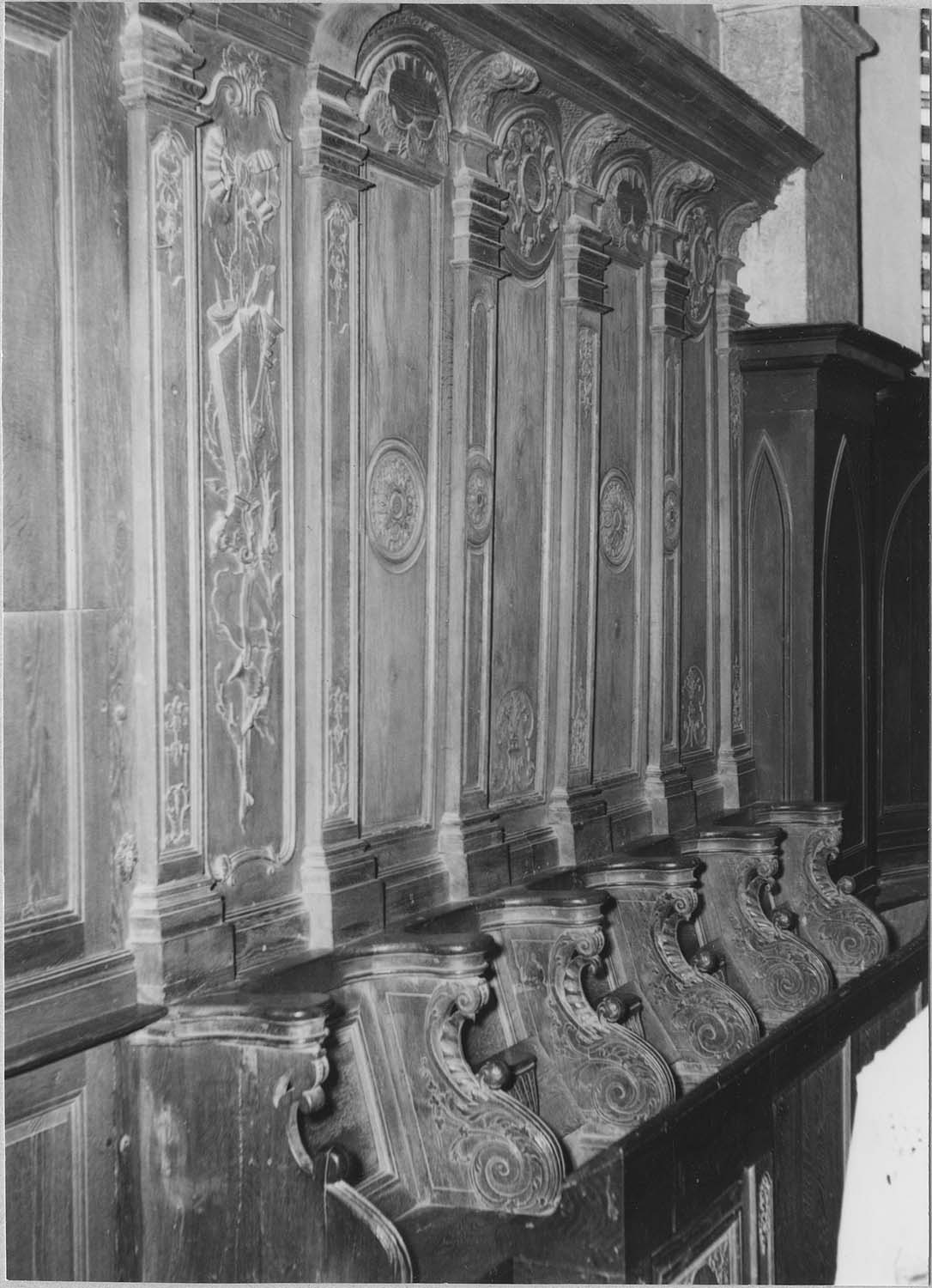 stalles, lambris de revêtement (lambris)