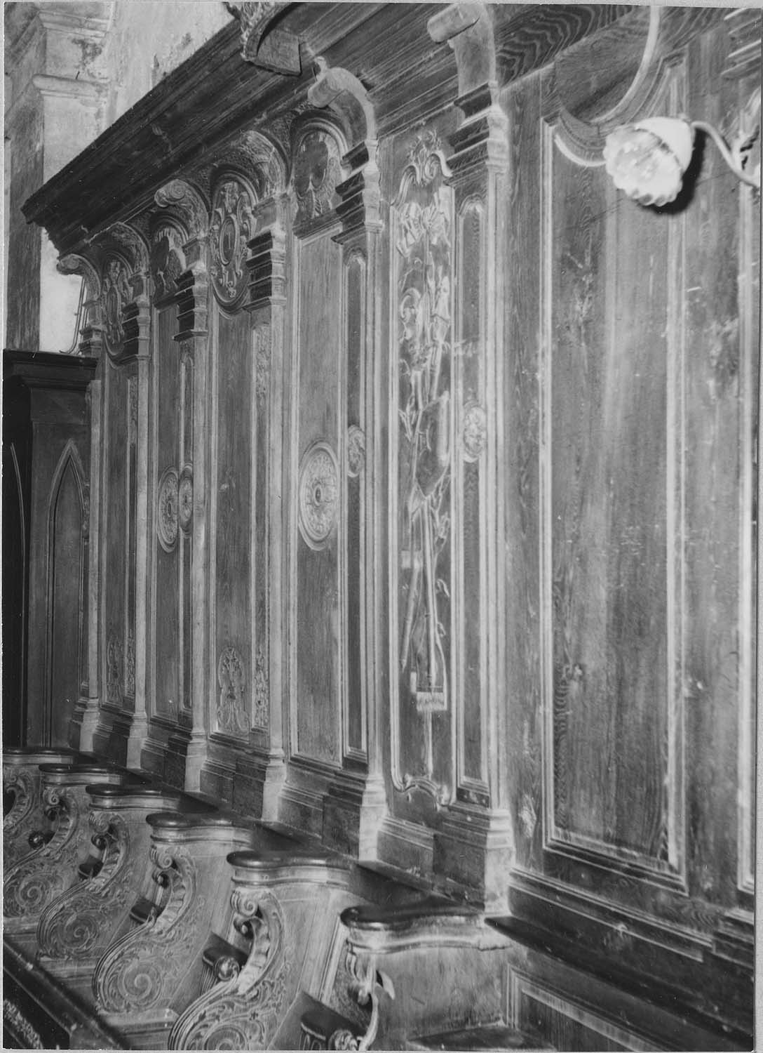 stalles, lambris de revêtement (lambris)