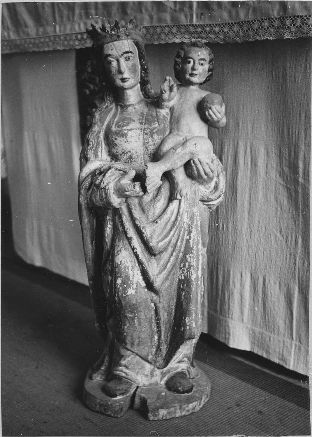 statue style populaire : Vierge à l'Enfant