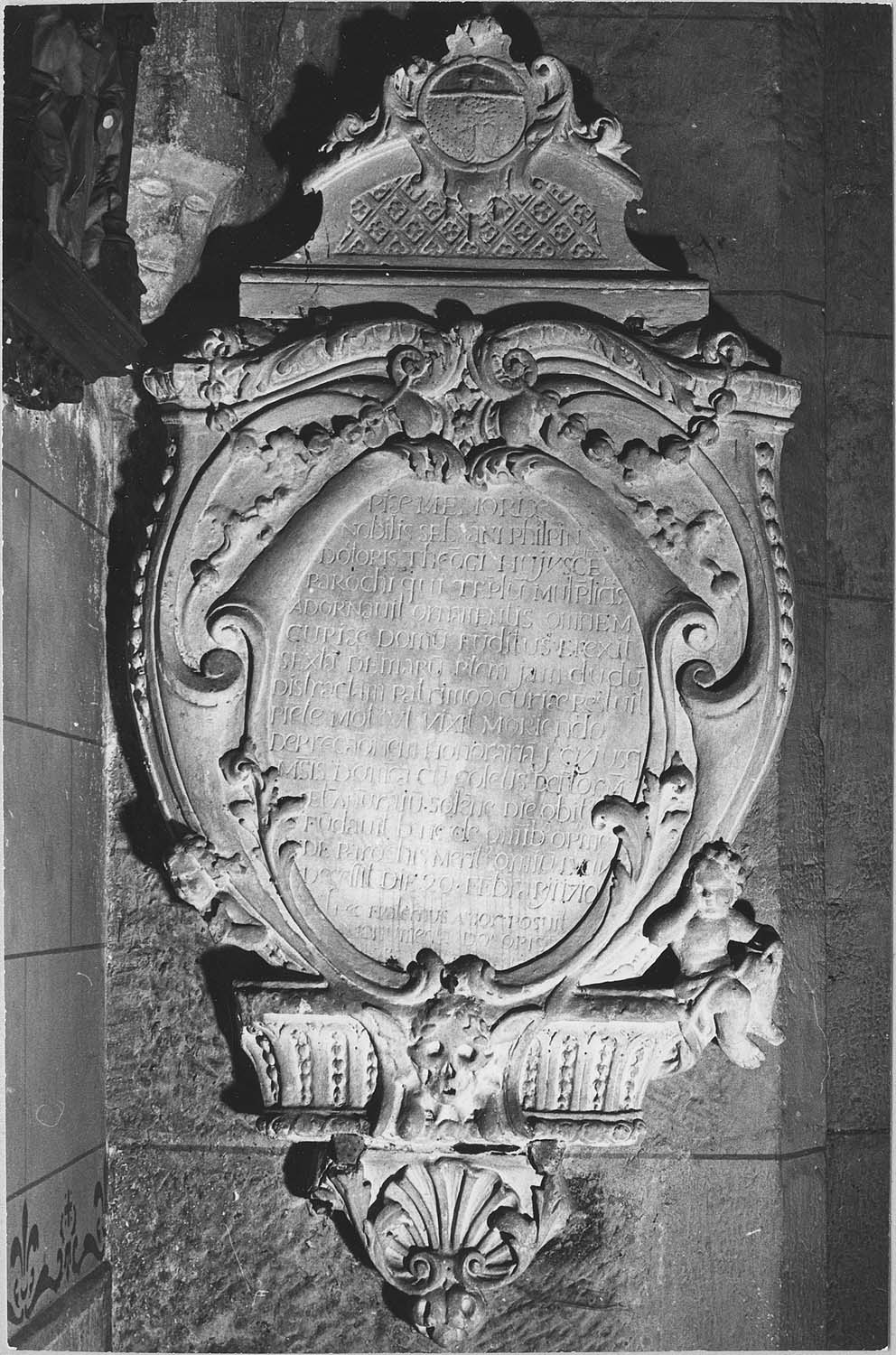 Plaque funéraire de Sébastien Philpin, curé de la paroisse