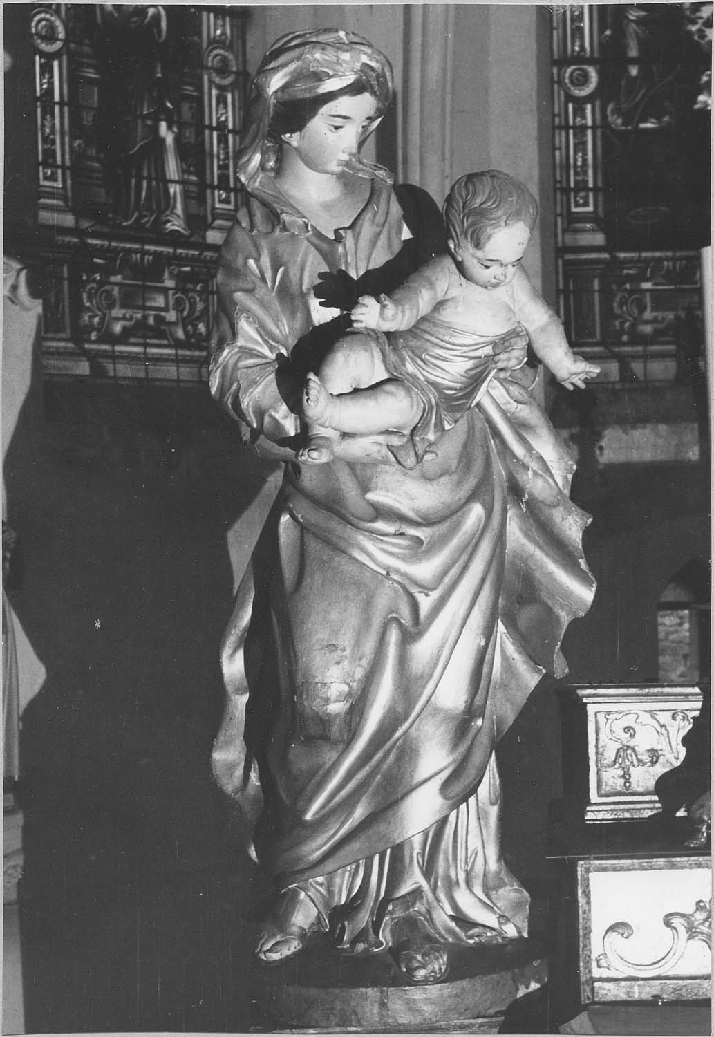 statue (maître-autel) : Vierge à l'Enfant
