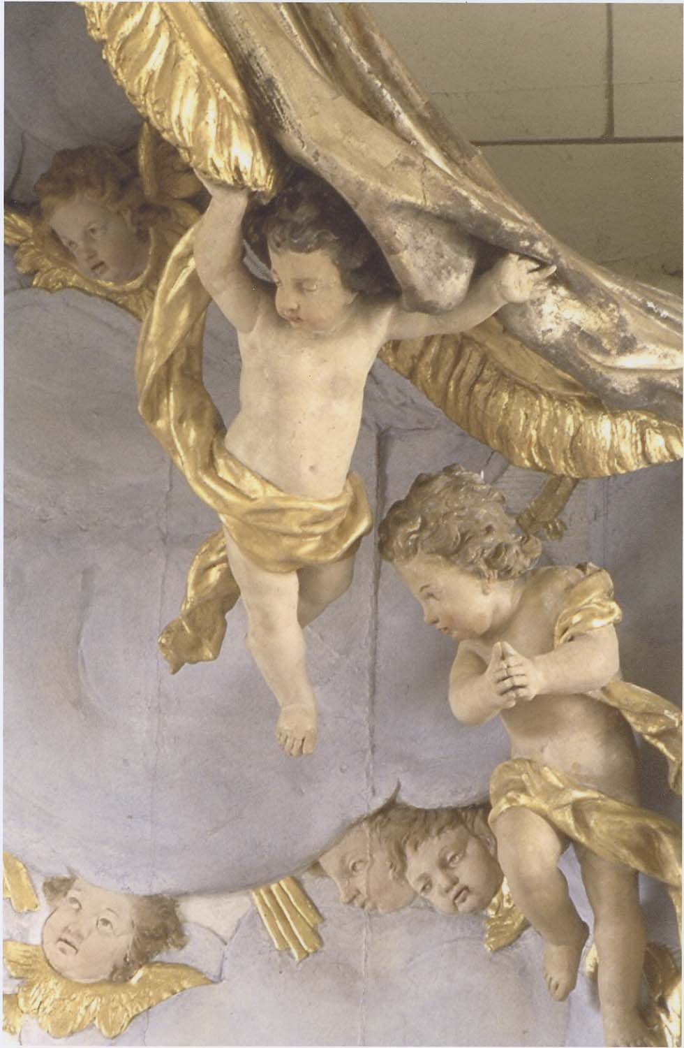 groupe sculpté : anges (maître-autel)