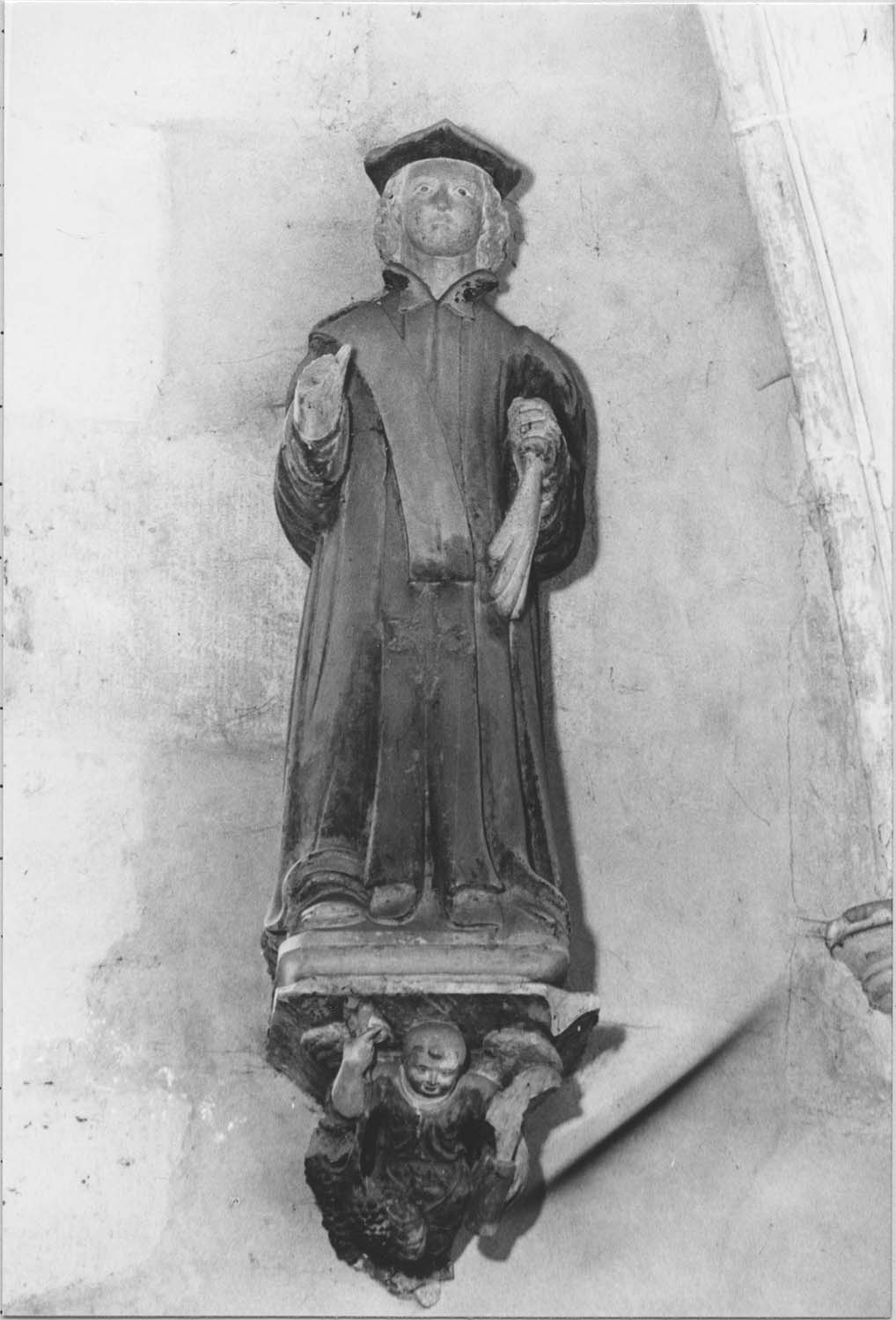 statue sur console d'architecture : Saint Yves, Ange vigneron