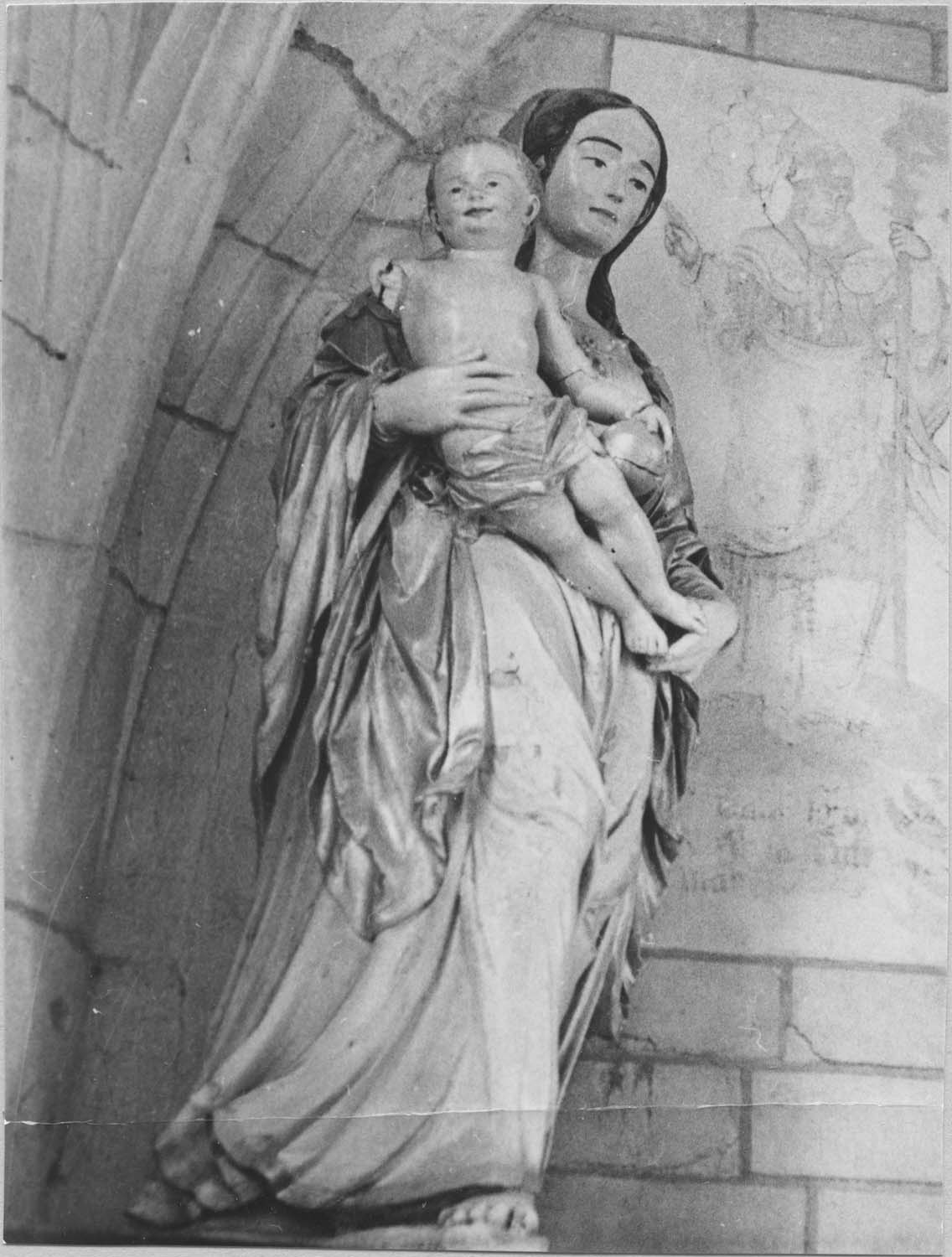 statue : Vierge à l'Enfant