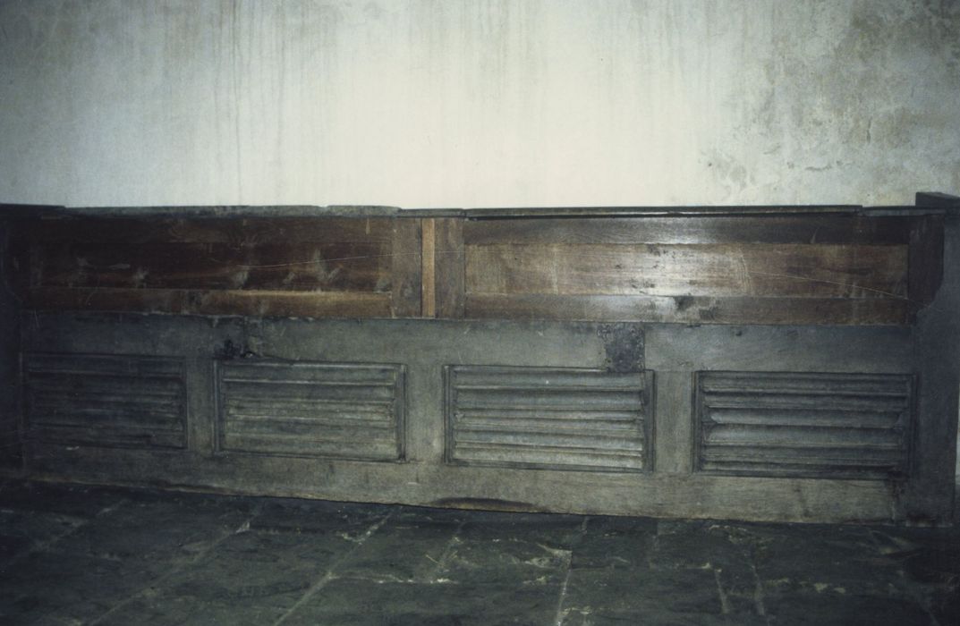 banc de fidèles (banc-coffre d'église)