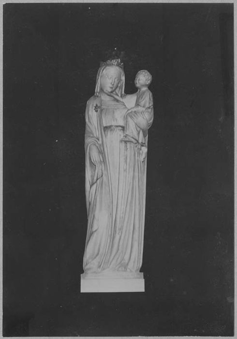 statue : Vierge à l'Enfant