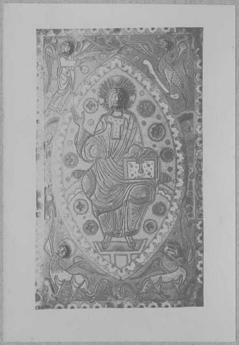 plaque décorative d'évangéliaire : Christ en majesté entre les symboles des Evangélistes (Le) - © Ministère de la Culture (France), Médiathèque du patrimoine et de la photographie, diffusion GrandPalaisRmn Photo