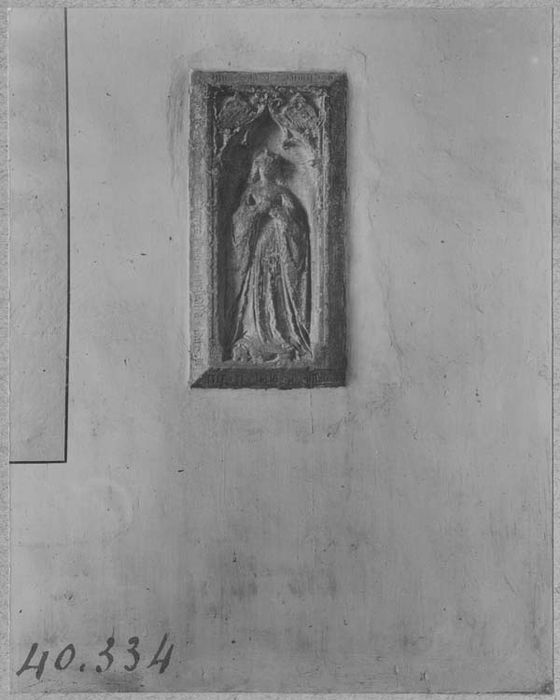 dalle funéraire d'une dame