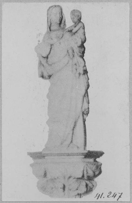 statue : Vierge à l'Enfant