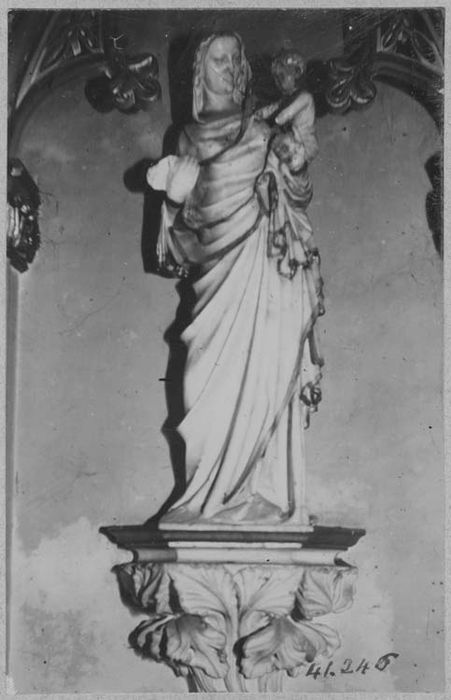 statue : Vierge à l'Enfant