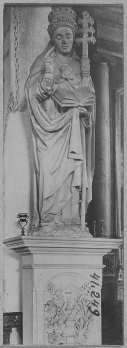statue : Pape