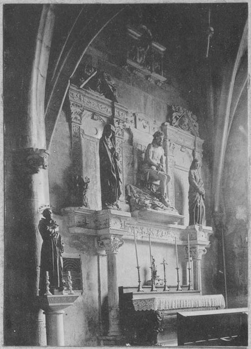 statues : Christ de Pitié, Vierge, Saint Jean