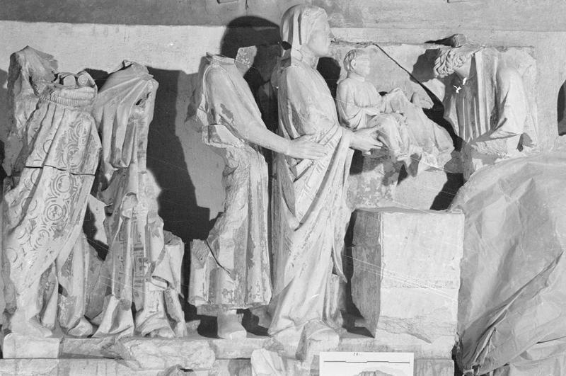 Jubé du 13e siècle, haut-relief : Présentation de Jésus au temple