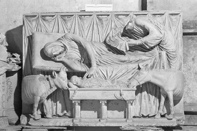 Jubé du 13e siècle, haut-relief : Nativité, anciennement Gésine