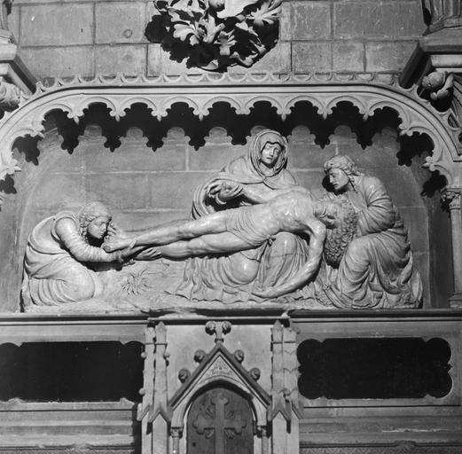 Groupe sculpté : Vierge de Pitié, saint Jean et sainte Madeleine (La)