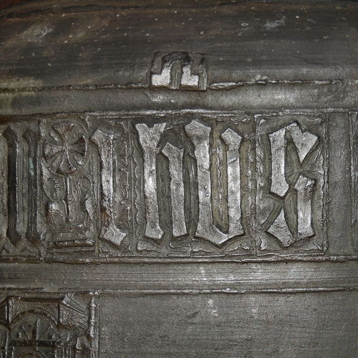 cloche, détail des inscriptions