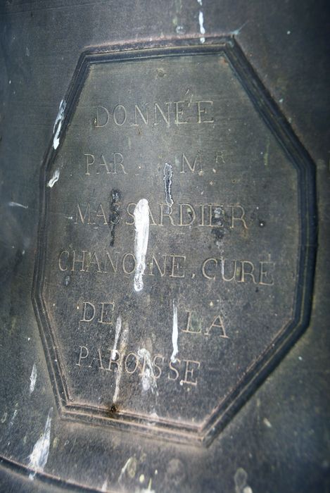 Cloche Ecce, détail du cartouche