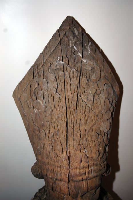 statue : Saint Martin, détail de la mitre - © B. Galland, tous droits réservés