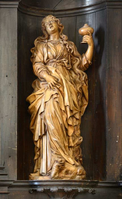 statue : Sainte Madeleine