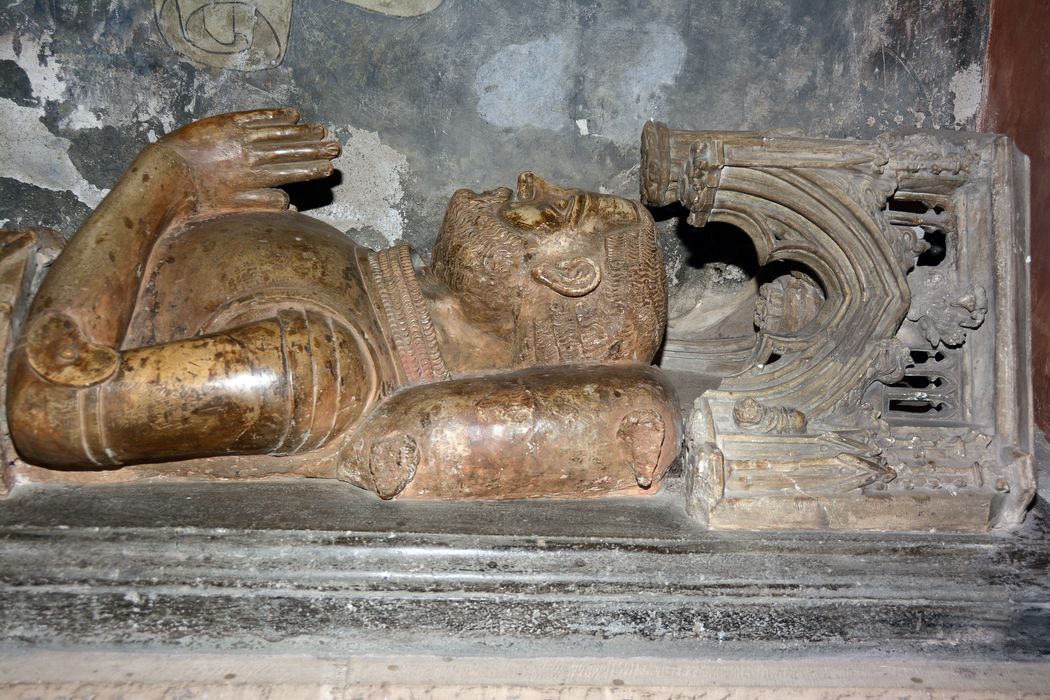 enfeu (gisant), dit tombeau des entrailles de Bertrand du Guesclin, vue partielle