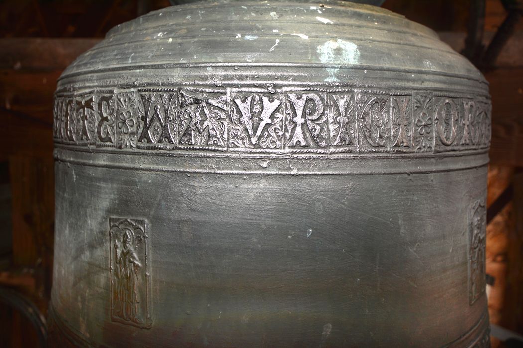 cloche, détail de l’inscription (MAURICI)