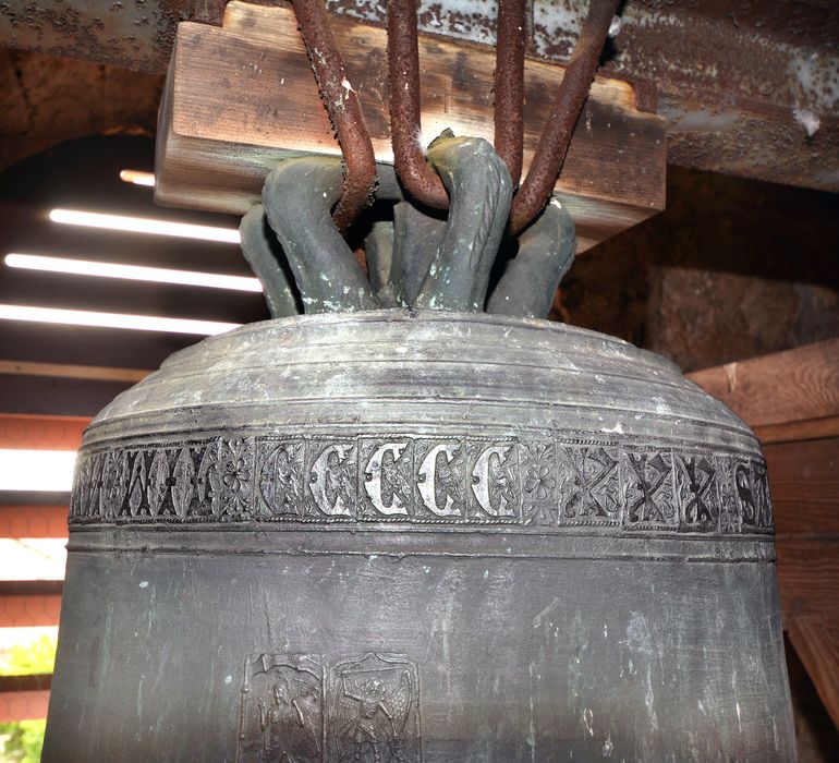 cloche, détail de l’inscription avec la date