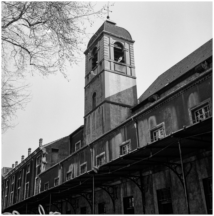 Tour de la façade sur cour