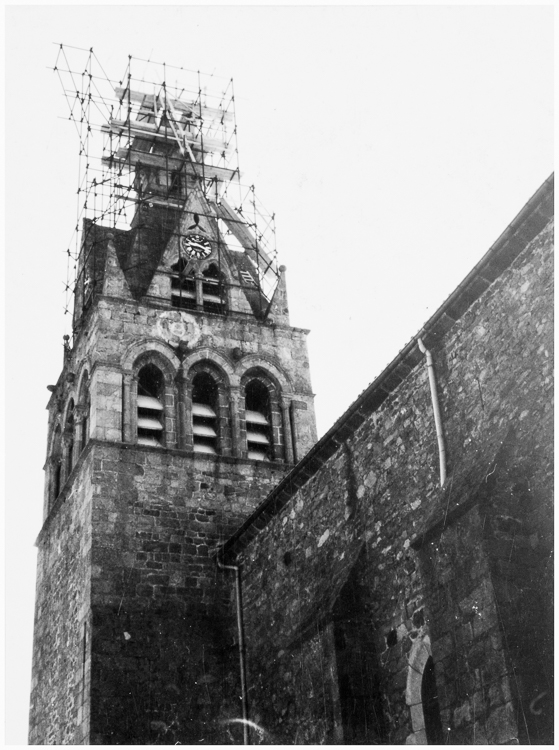 Clocher échafaudé