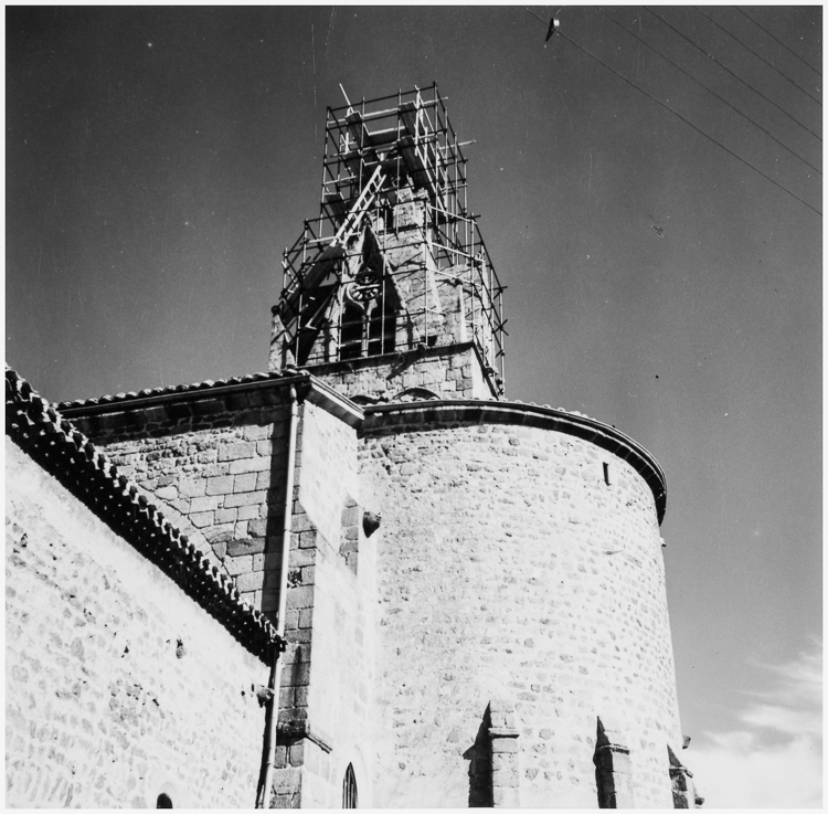 Clocher échafaudé