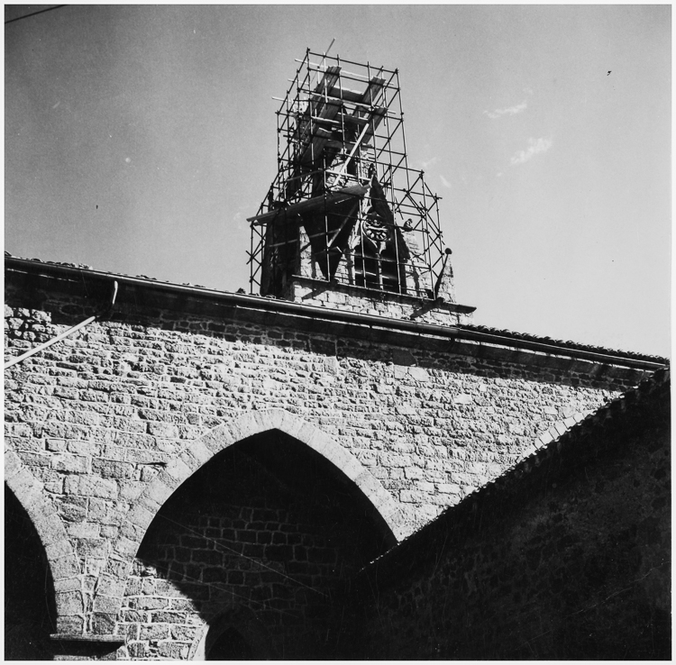 Clocher échafaudé