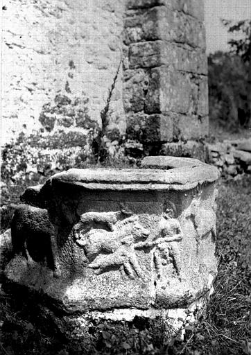 Cuve octogonale en granit d'époque gallo-romaine